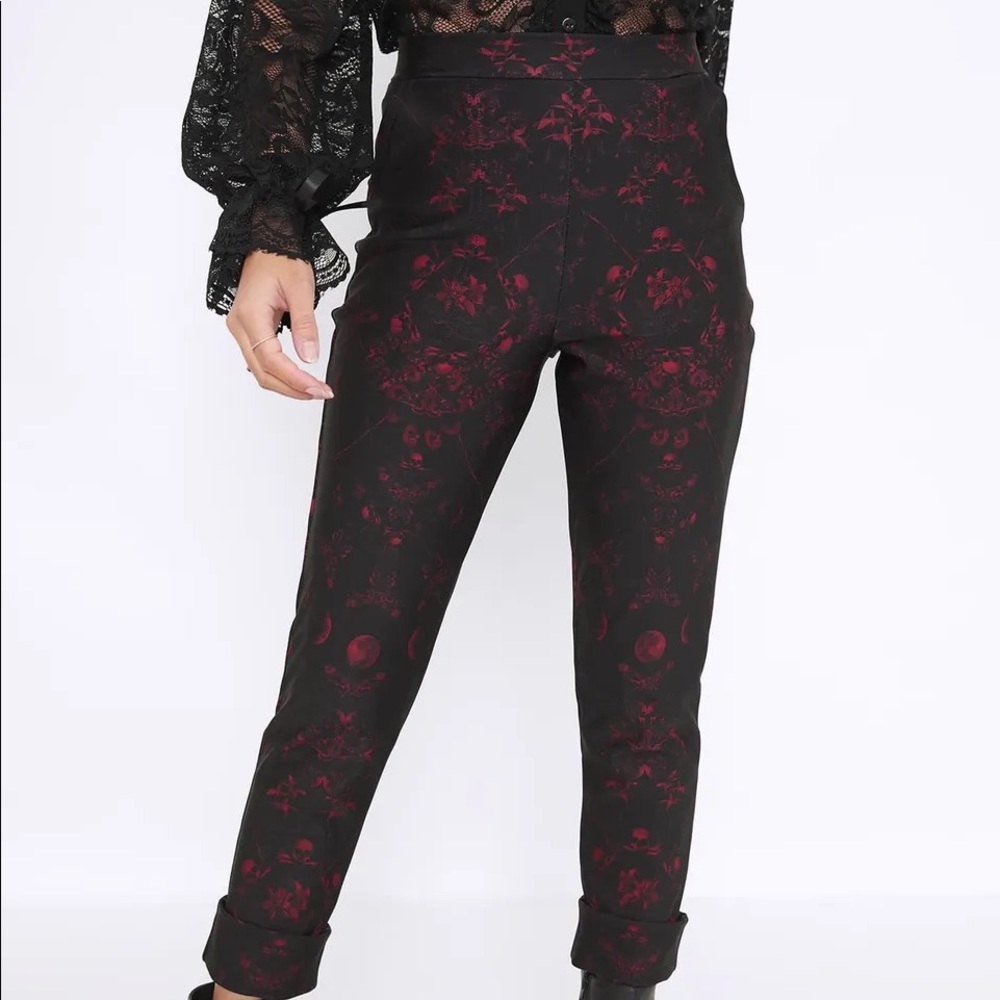 Blackmilk “DEAD PRETTY RED CUFFED PANTS” SKULLS Size Medium M NWT
